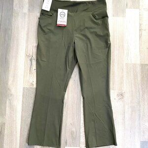 Women's Wrangler All Terrain Pull on Green Pant Size 16